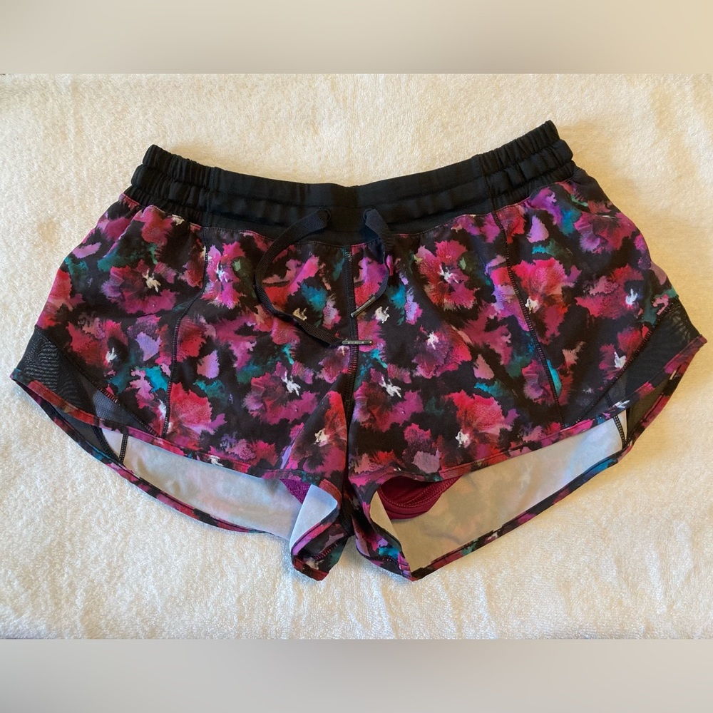 Lululemon Hotty Hot Shorts, Size 8.